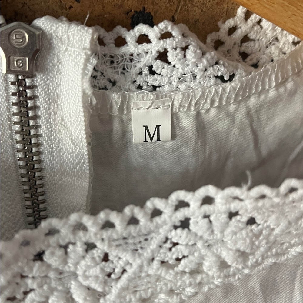 Floral Embroidered White Lace Cropped Top Size Medium - Picture 7 of 8